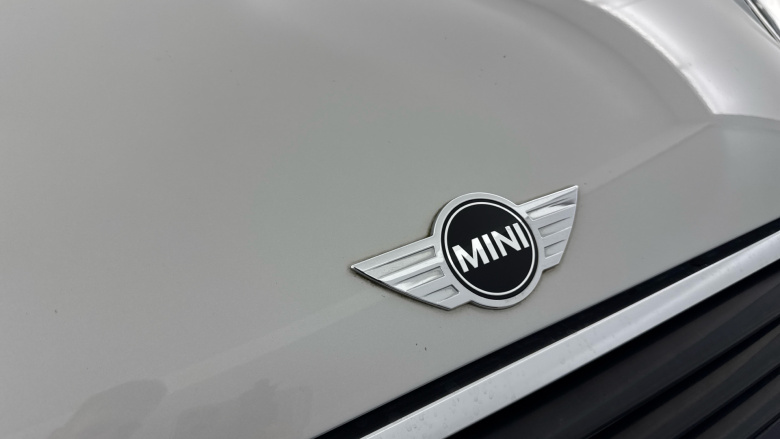 MINI Hatchback 1.5 Cooper 3dr Auto Petrol Hatchback